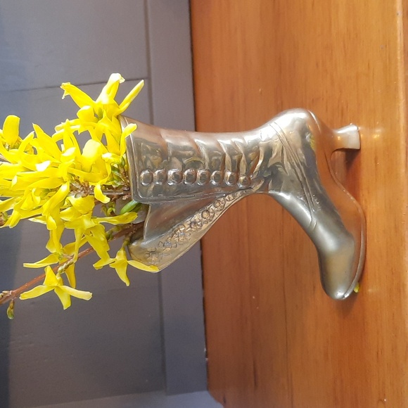Vintage Ladies Brass Victorian Style Boot Vase/Matchstick Holder/Decor piece - Picture 6 of 7